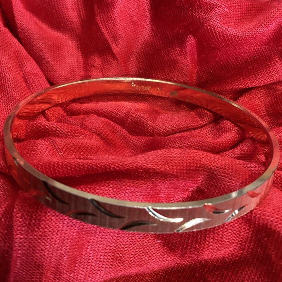 Vintage Crown Trifari Gold Etched Bangle Bracelet - Picture 5 of 5